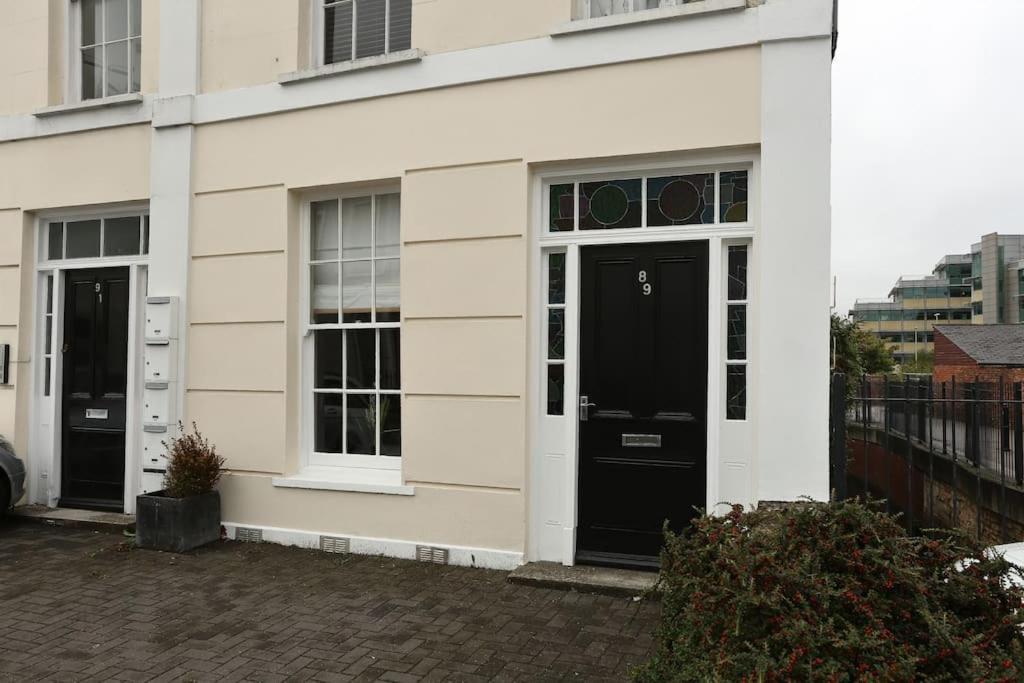 Apartment In The Heart Of Cheltenham/ Parking Luaran gambar