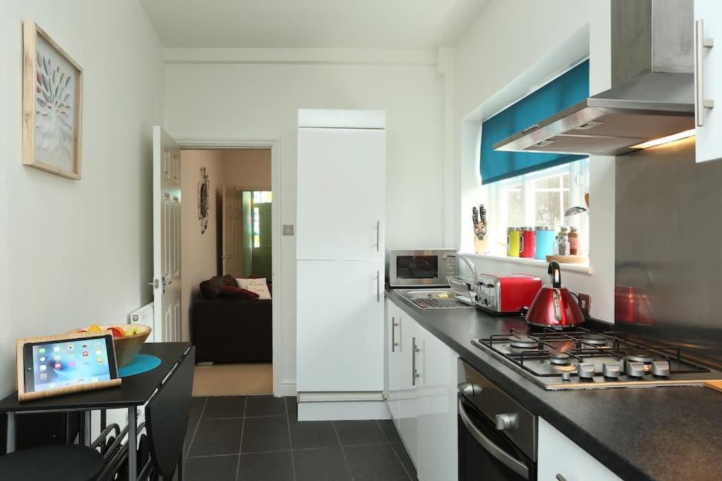Apartment In The Heart Of Cheltenham/ Parking Luaran gambar